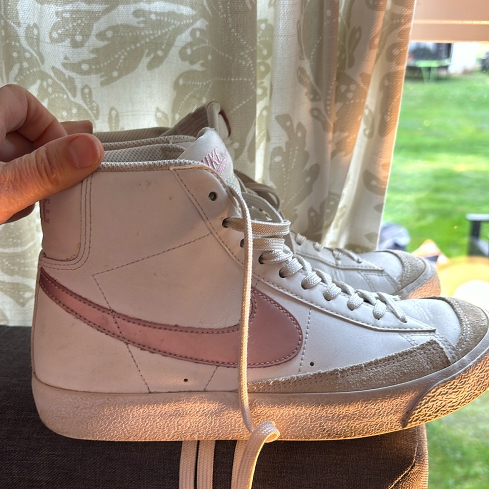Nike blazers youth size 6 pink metallic swoosh
